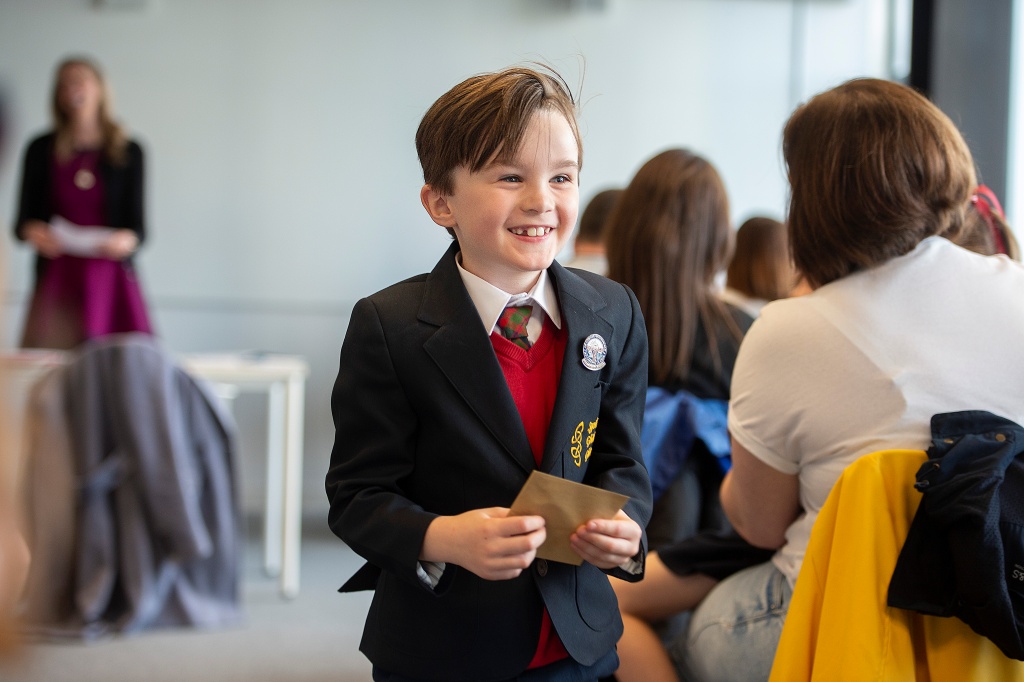 Junior Mòd competitor